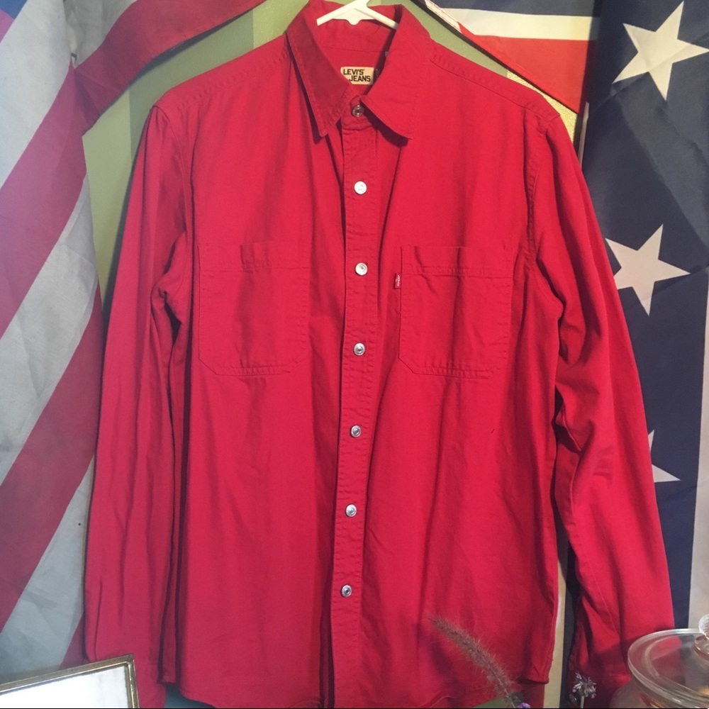 LEVIS DENIM LONG SLEEVE SHIRT SIZE S (FITS LIKE M)